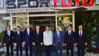 Diyarbakır’ın 5 ilçesine gençlik merkezi, yüzme havuzu, çim saha yapılması
