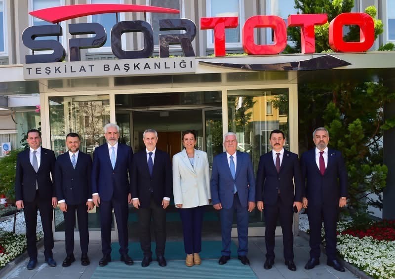 Diyarbakır’ın 5 ilçesine gençlik merkezi, yüzme havuzu, çim saha yapılması