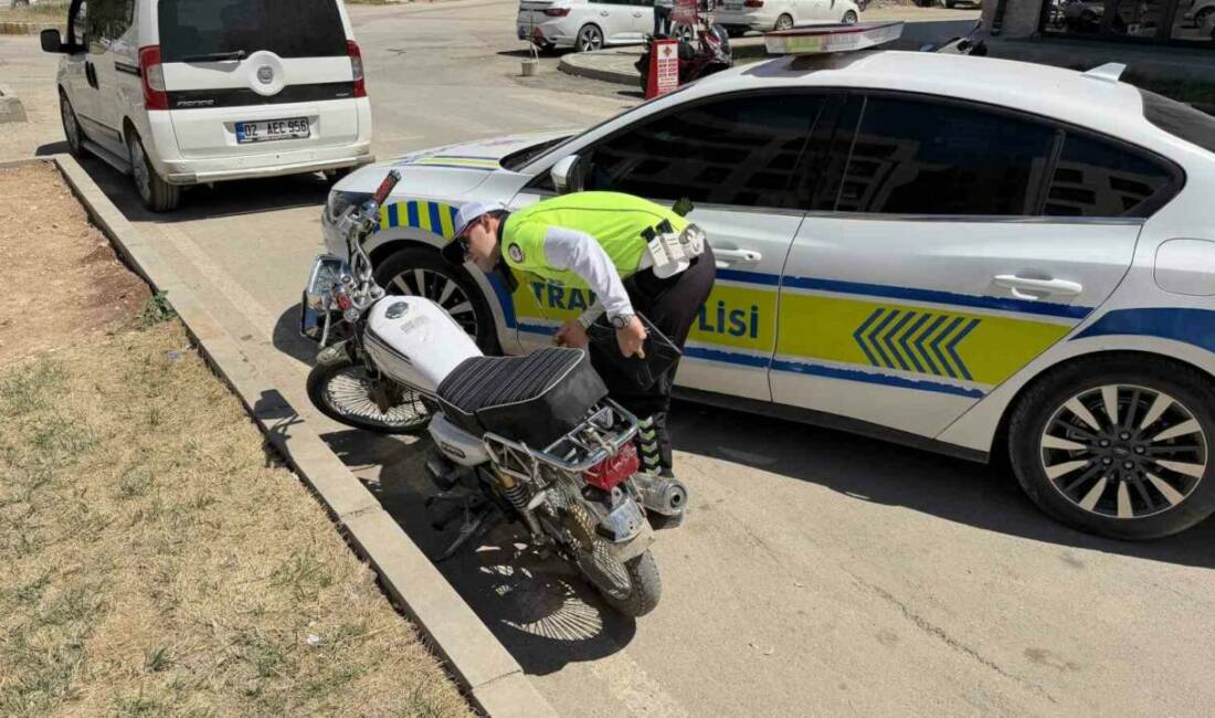 Adıyaman’da 15 yaşındaki motosiklet sürücüsüne 130 bin TL ceza kesilirken