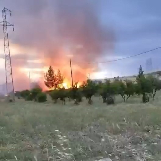 Adıyaman’ın Kahta ilçesinde elektrik direğinden çıktığı iddia edilen yangın 30