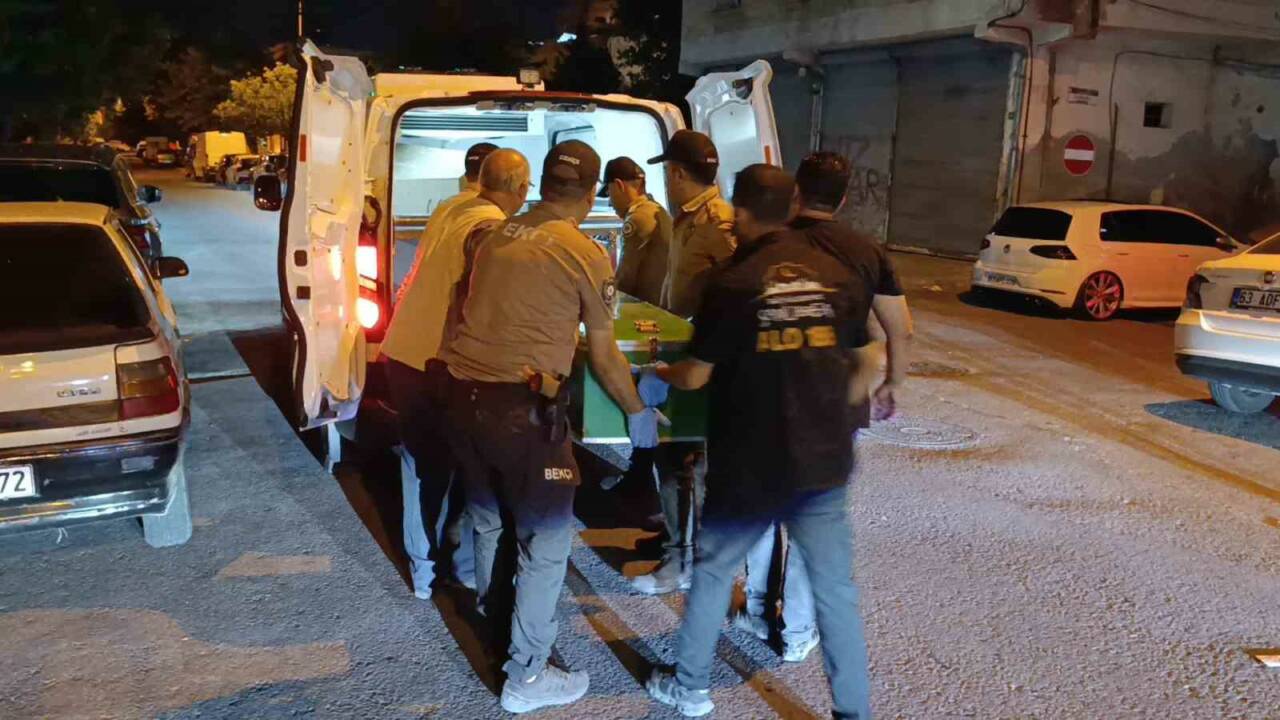 Şanlıurfa’nın Eyyübiye ilçesinde, 70 yaşındaki yaşlı adam evinde uğradığı saldırı
