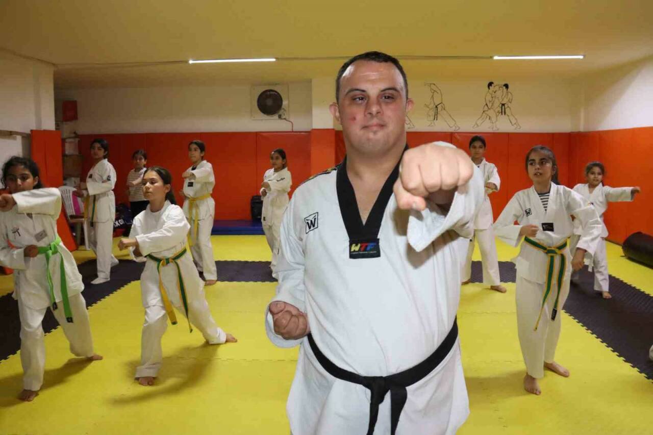 Koyu bir Fenerbahçe hayranı olan down sendromlu İbrahim Halil Aslan,