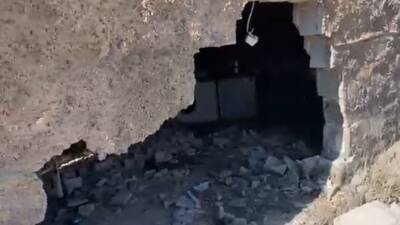 Şanlıurfa’nın Ceylanpınar ilçesinde, freni boşalan traktörün bir evin duvarını yıkarak