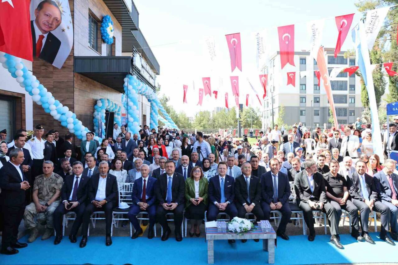 Gaziantep'te, hayırsever Beyhan Uslu'nun katkılarıyla tamamlanan Meral-Beyhan Uslu Alzheimer Merkezi,