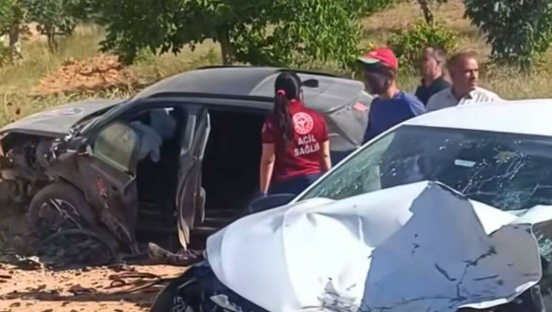 Gaziantep’te 2 otomobil çarpıştı: 5 yaralı Gaziantep’te 2 otomobilin çarpışması sonucu 5 kişi yaralandı.