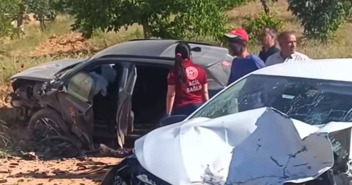 Gaziantep’te 2 otomobilin çarpışması sonucu 5 kişi yaralandı.
