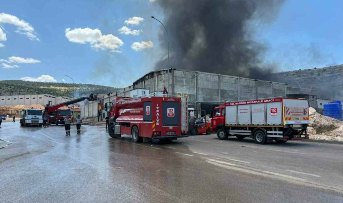 Gaziantep’te bir tekstil fabrikasında çıkan ve kısa sürede büyüyen yangın