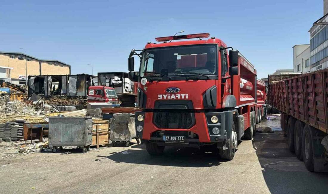 Gaziantep’te bir iş yerinde çıkan yangın itfaiye ekiplerinin müdahalesi sonrası