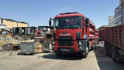 Gaziantep’te bir iş yerinde çıkan yangın itfaiye ekiplerinin müdahalesi sonrası