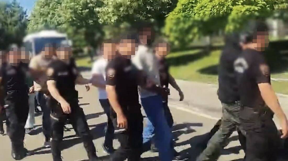Gaziantep’te nitelikli dolandırıcılık operasyonu: 14 tutuklama Gaziantep’te "nitelikli dolandırıcılık" yapan şahıslara yönelik düzenlenen operasyonda gözaltına alınan