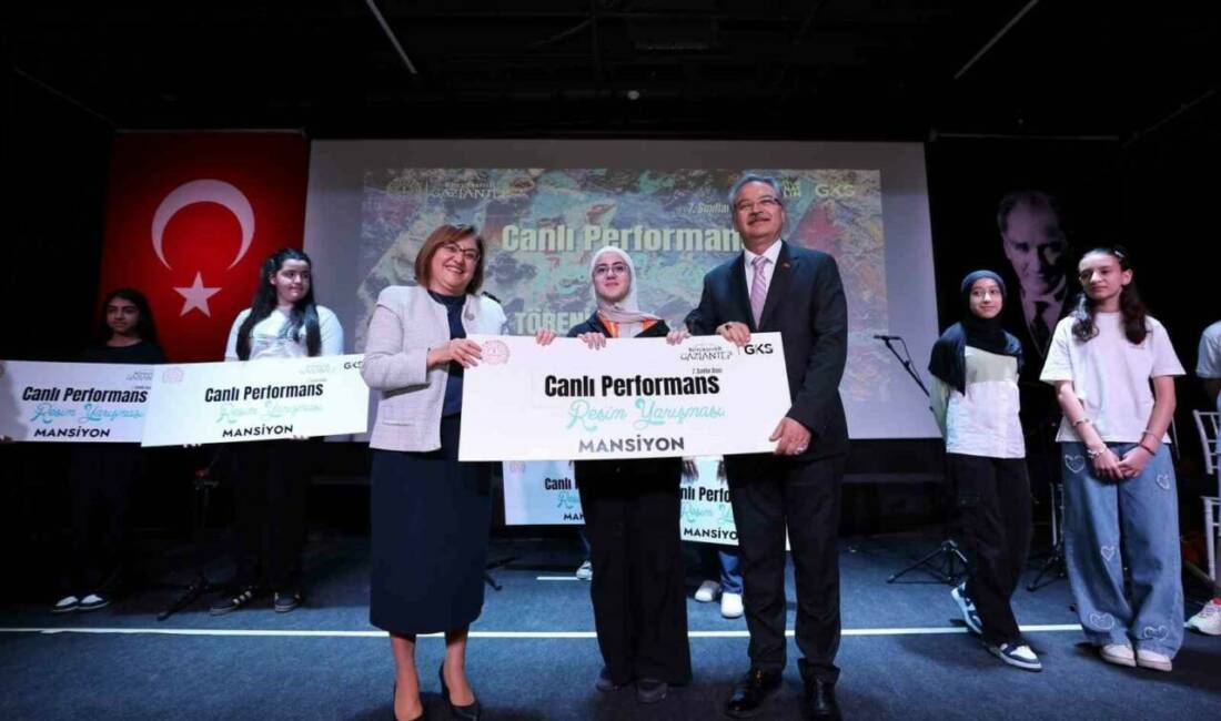 Gaziantep’te sanatla yükselen öğrenciler ödüllendirildi Gaziantep’te gençlerin sanat alanındaki hünerlerini açığa çıkarmak ve Türk kültürünü