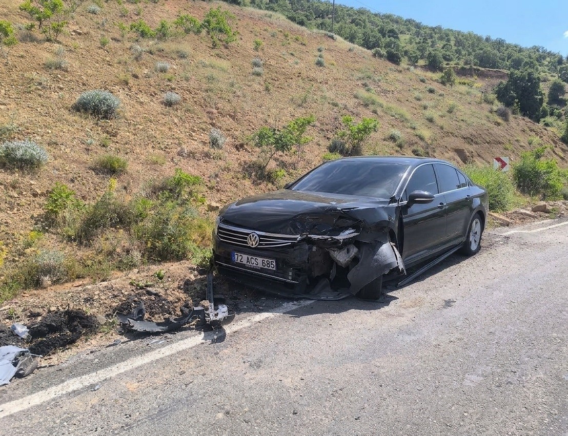 Batman’ın Gercüş ilçesinde iki otomobilin kafa kafaya çarpışması sonucu meydana