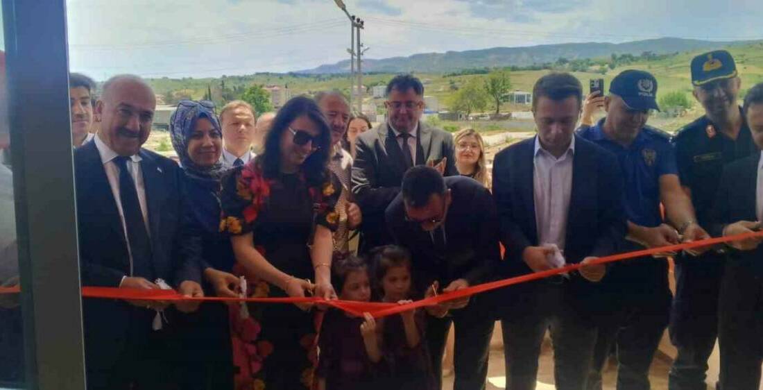 Adıyaman Gölbaşı Halk Eğitimi Merkezi tarafından düzenlenen yılsonu sergisi, Kaymakam