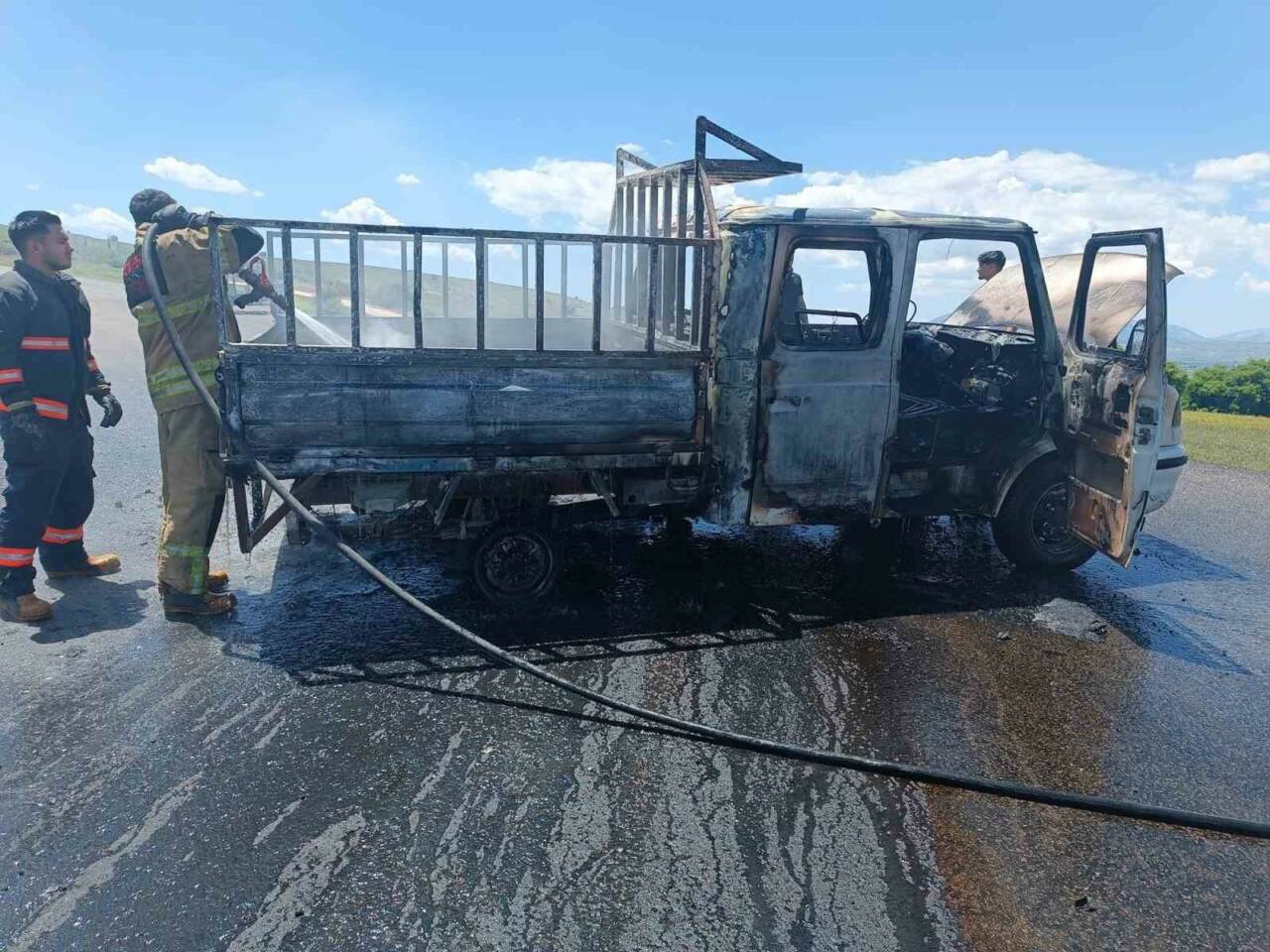 Adıyaman’ın Gölbaşı ilçesinde mazot ve yağ yüklü bir kamyonet, seyir
