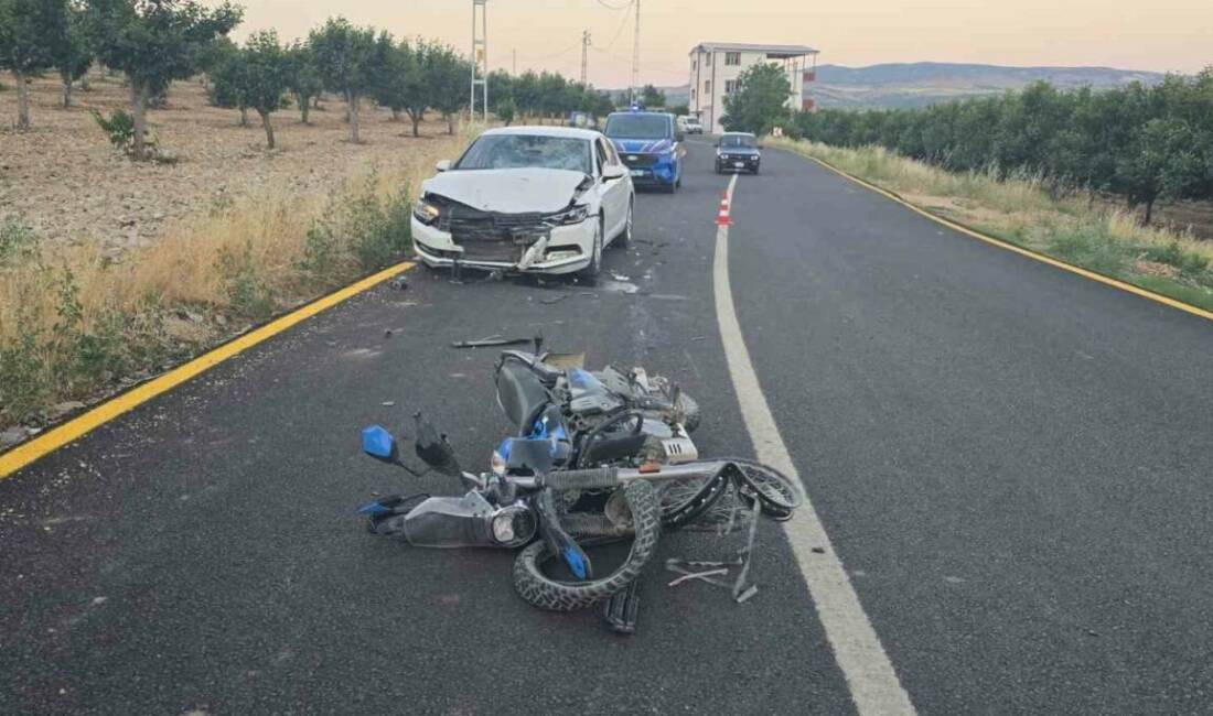 Adıyaman’ın Gölbaşı ilçesinde otomobil ile motosikletin çarpışması sonucu 4 kişi