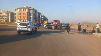 Gaziantep’in İslahiye ilçesinde otomobil ile hafif ticari aracın çarpışması sonucu