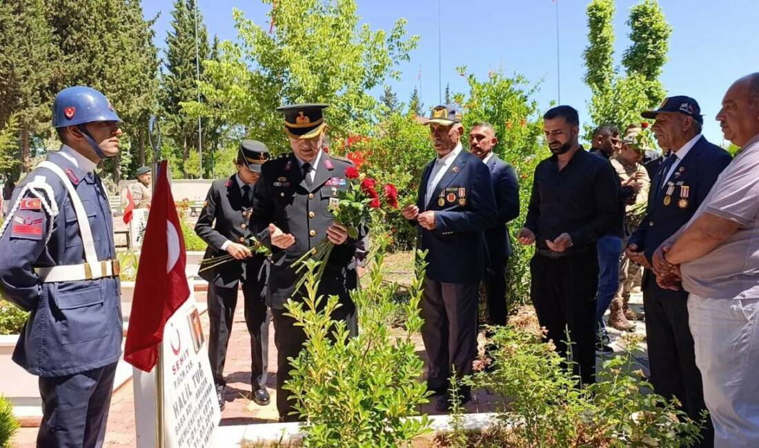Jandarmanın 187’nci kuruluş yıl dönümünde şehitlik ziyaret edildi Jandarma Teşkilatı’nın 187’nci kuruluş yıl dönümü etkinlikleri kapsamında Adıyaman İl