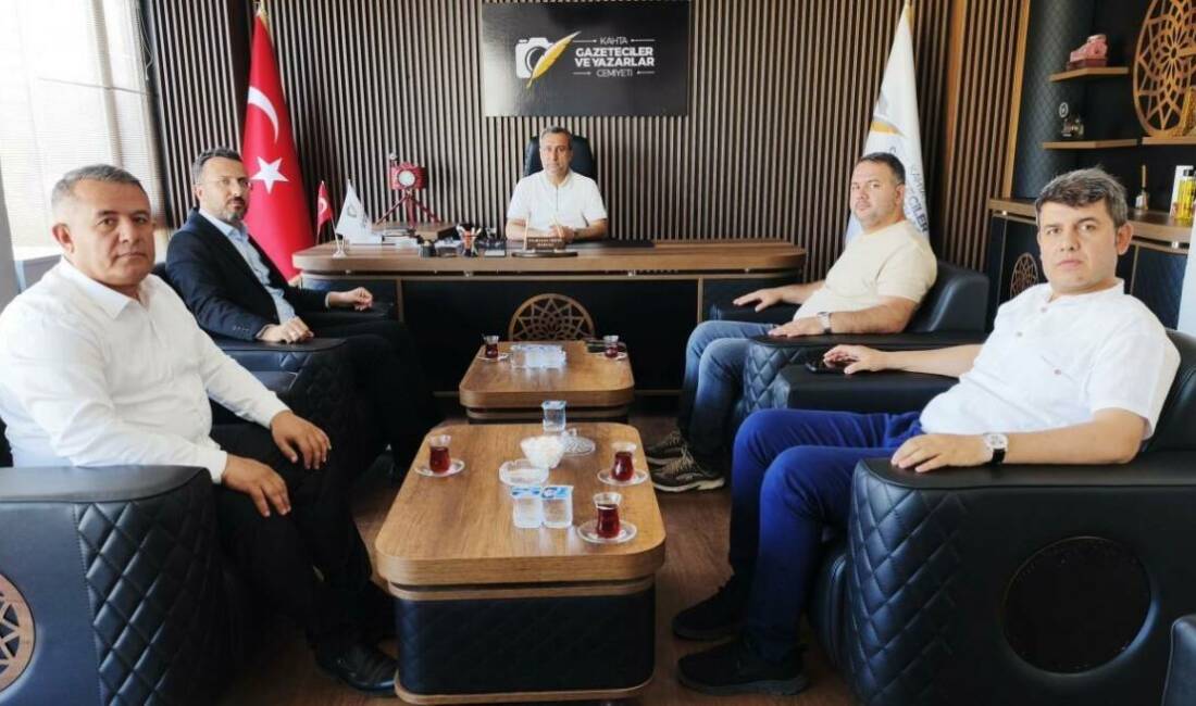 Adıyaman’ın Kahta Devlet Hastanesi Başhekimi Uzm. Dr. Mustafa Akel ve