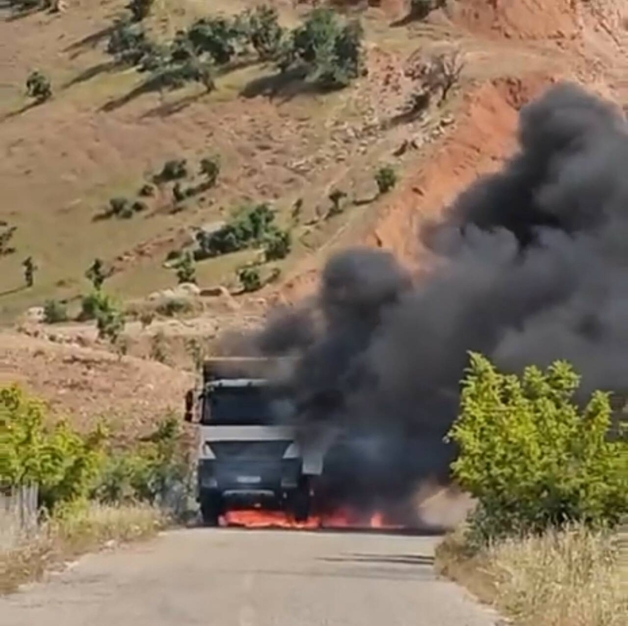 Siirt’in Eruh ilçesine bağlı Zorava bölgesinde, seyir halindeki bir yük