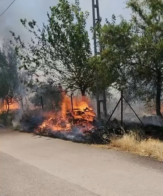 Adıyaman’da Karadağ Ormanlık alanda meydana gelen yangın korkuya neden oldu.