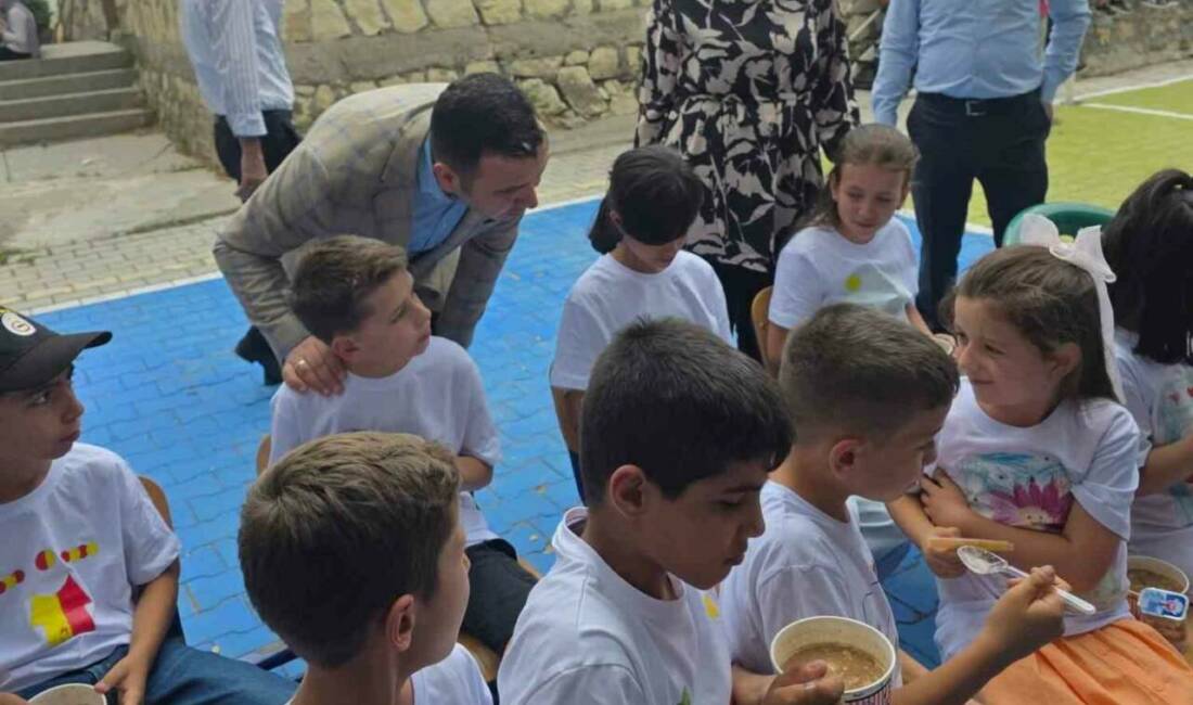 Kaymakam Algın, Karaburun’da aşure etkinliğine katıldı Adıyaman Gölbaşı Kaymakamı Kadir Algın, Muharrem ayı nedeniyle düzenlenen aşure