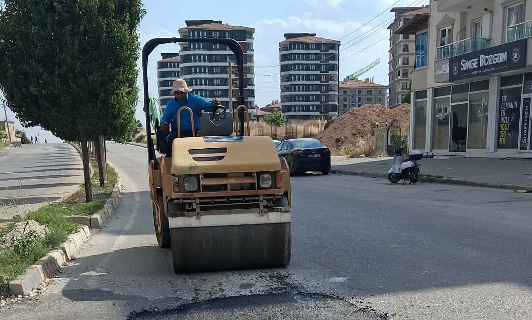 Adıyaman’da ana yol ortasında bulunan ve kazalara davetiye çıkaran çukur,
