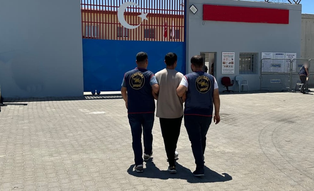 Gaziantep’te çeşitli suçlardan aranan ve kesinleşmiş hapis cezası bulunan 5