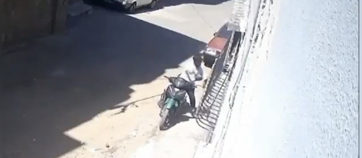 Gaziantep’te küçük kızını sokak ortasında darbedip motosikletle sürüklediği görüntülerle gündeme