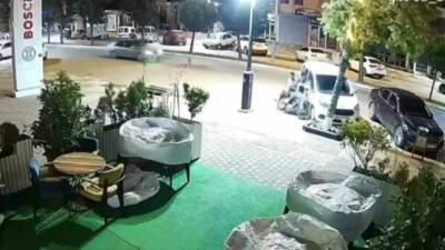 Adıyaman’ın Kahta ilçesinde kontrolden çıkan bir motosikletin hafif ticari araca