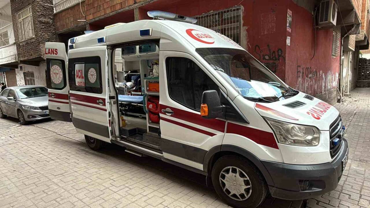 Diyarbakır'ın Bağlar ilçesinde yalnız yaşayan 66 yaşındaki Hasan Akduman, komşuların