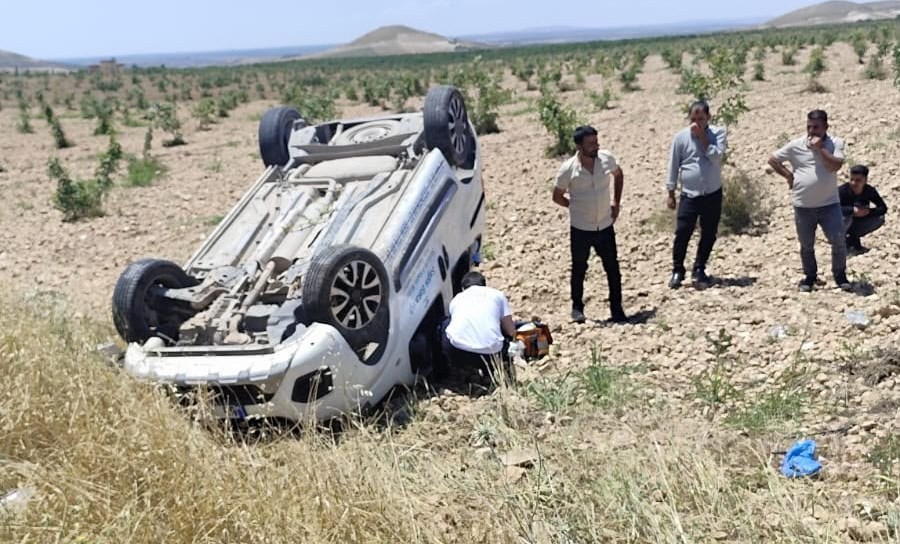 Şanlıurfa’da mobil sağlık hizmeti aracının devrilmesi sonucu 1 kişi yaralandı.