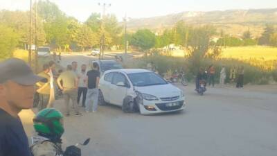 Adıyaman’ın Gölbaşı ilçesinde sürücüsünün kontrolünü kaybettiği otomobilin direğe çarpması sonucu