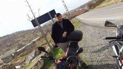 Siirt’in Tillo ilçesinde otomobil ile motosikletin çarpışması sonucu meydana gelen