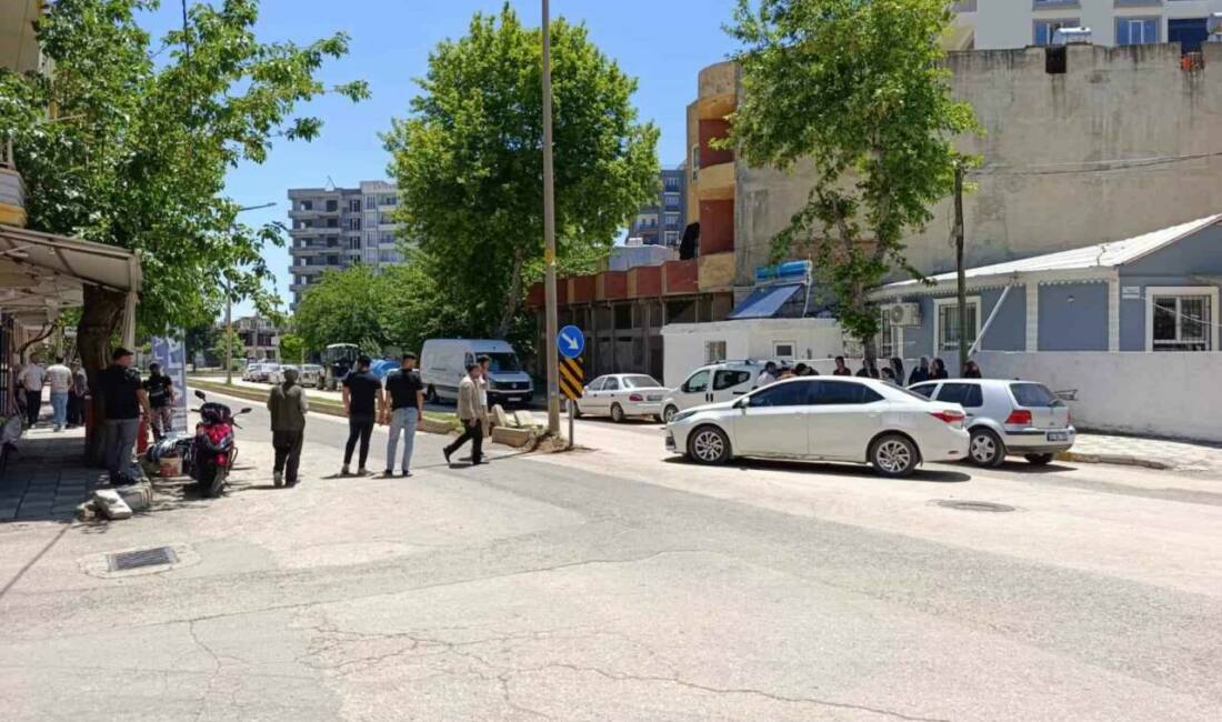 Adıyaman’da otomobil ile motosikletin çarpışması sonucu 1 kişi ağır yaralandı.