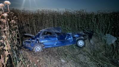 Şanlıurfa’nın Ceylanpınar ilçesinde kontrolden çıkarak şarampole devrilen otomobildeki 4 kişi