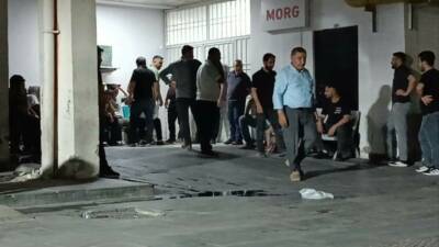 Batman’da seyir halindeki otomobilin camından sarktığı sırada dengesini kaybederek yola