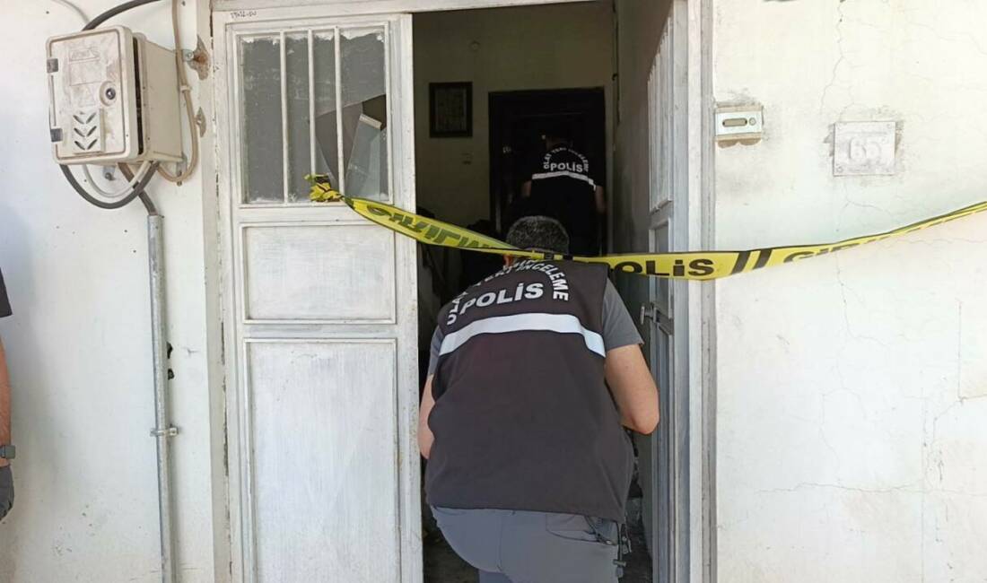 Polis memuru kaldığı evde ölü bulundu Adıyaman'da bir polis memuru olan Abuzer Şaşmaz, arkadaşının evinde ölü