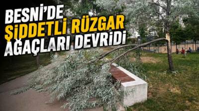 Adıyaman’ın Besni ilçesinde bugün etkili olan şiddetli rüzgar, günlük yaşamı