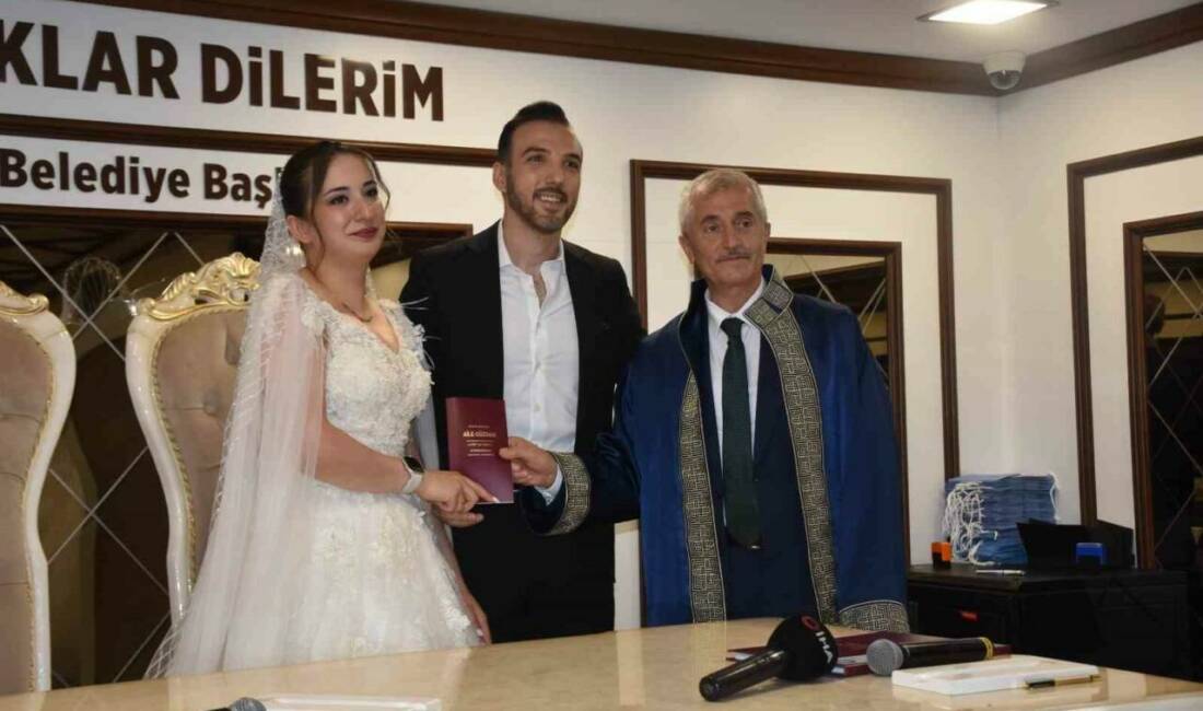 Gaziantep’te takvimlerin 26.06.2026 tarihini göstermesiyle birlikte nikah salonlarına akın etti.
