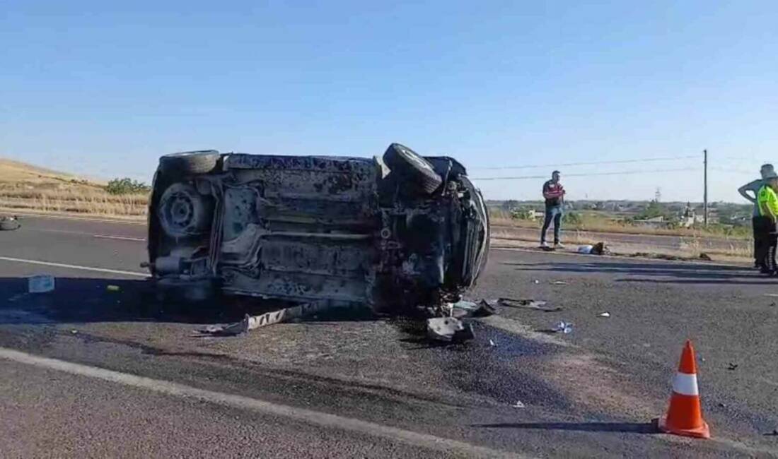 Şanlıurfa'nın Bozova ilçesinde kontrolden çıkan bir otomobilin devrilmesi sonucu 2