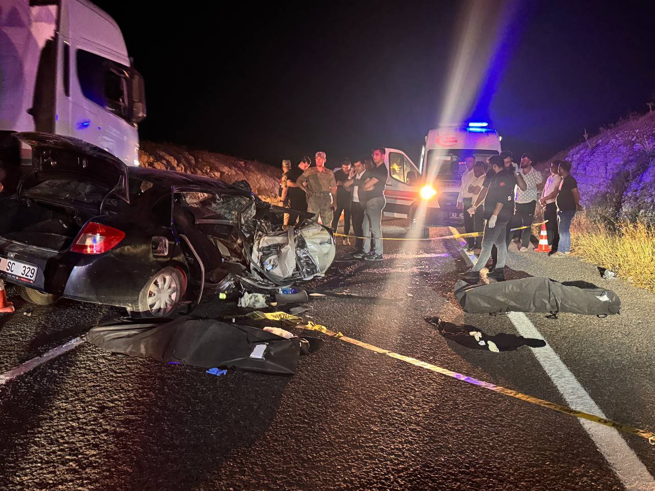 Şanlıurfa'da iki otomobilin kafa kafaya çarpışması sonucu 2 kişi hayatını