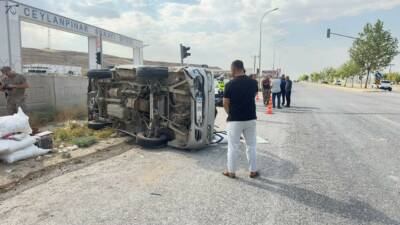 Şanlıurfa’nın Ceylanpınar ilçesinde kamyonetin devrilmesi sonucu 2 kişi yaralandı.