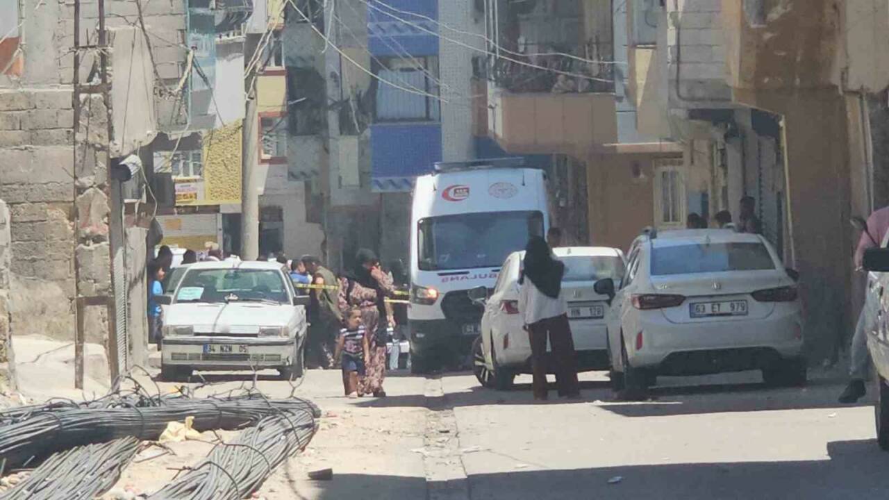 Şanlıurfa’da pencerenin demir korkuluklarında asılı halde bulunan kadının eşi tarafından