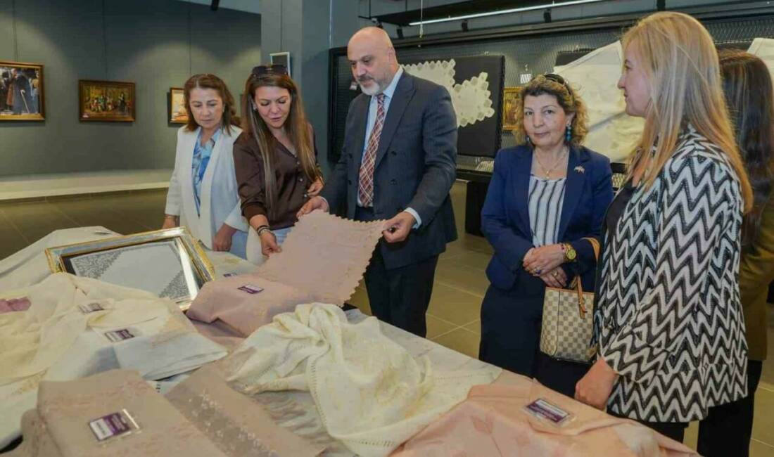 Şehitkamil Belediyesi Aile Merkezleri’nde eğitim gören kadınların 8 ay süren