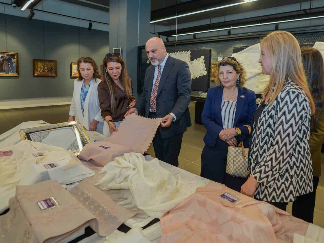 Şehitkamil Belediyesi Aile Merkezleri’nde eğitim gören kadınların 8 ay süren