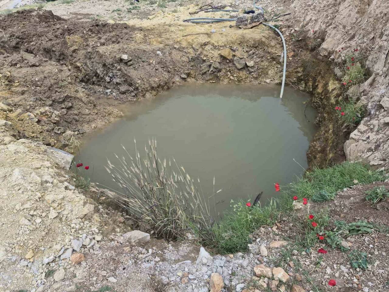 Gaziantep’in Yavuzeli ilçesinde serinlemek için su birikintisine giren 4 çocuktan
