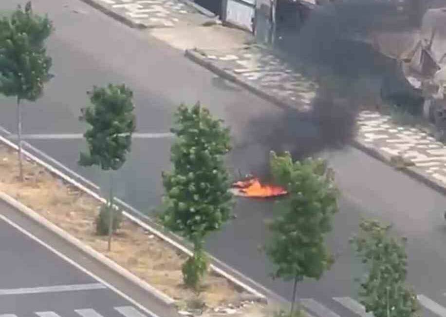 Seyir halindeki motosiklet alev topuna döndü Diyarbakır’ın Kayapınar ilçesinde seyir halindeki motosiklet, henüz bilinmeyen bir nedenle
