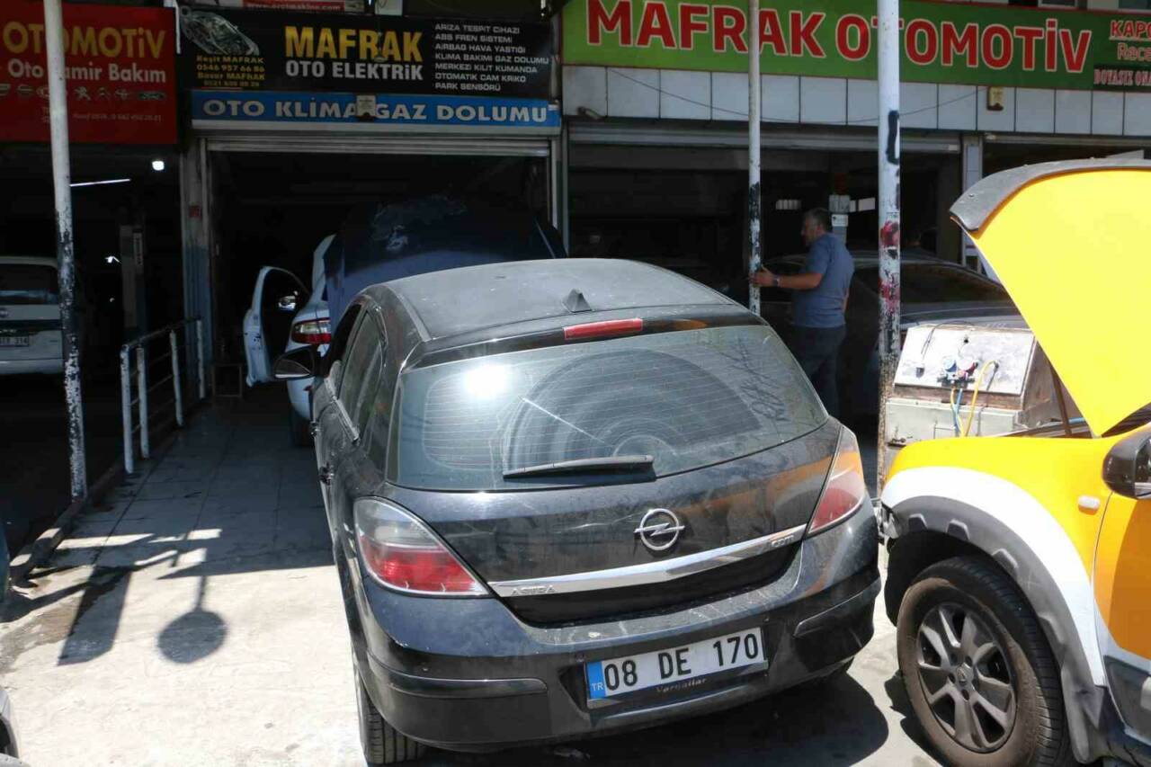 Yaz aylarının gelmesiyle birlikte araç klimaları da sürücüler için vazgeçilmez