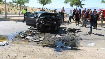 Şırnak’ta iki otomobilin kafa kafaya çarpıştığı trafik kazasında ağır yaralanan
