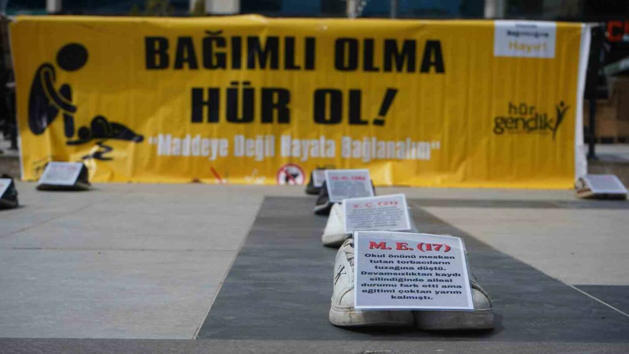 HÜDA PAR Şırnak Gençlik Kolları tarafından uyuşturucu bağımlılığına dikkat çekmek